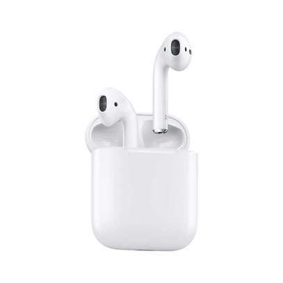 APPLE AirPods with Charging Case (2nd generation) image 1