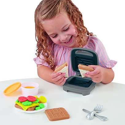 Play-Doh Kitchen Creations Cheesy Sandwich Play Food Set image 2