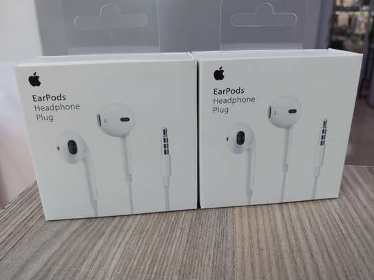 Original Apple EarPods Headphones with 3.5 mm Plug White image 2