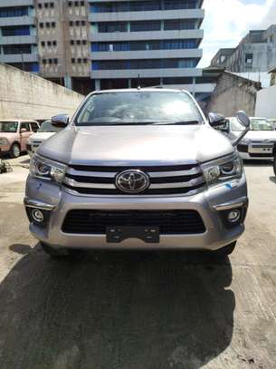 Toyota Hilux Double cabin Silver 2018 image 4
