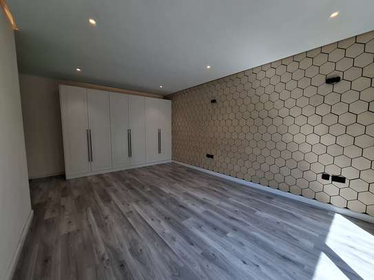 5 Bed Townhouse with En Suite in Lavington image 8