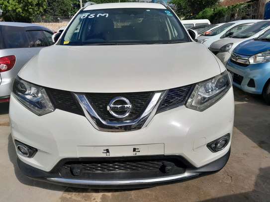 Nissan X-trail white 2016 5seater image 1