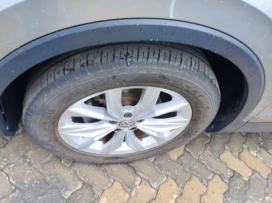 Volkswagen Tiguan Sunroof grey 2018 image 3