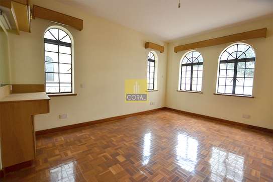 3 Bed Apartment in Brookside image 5