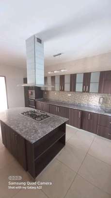 Modern 3 Bedrooms  All Ensuite Apartments in Kileleshwa image 3