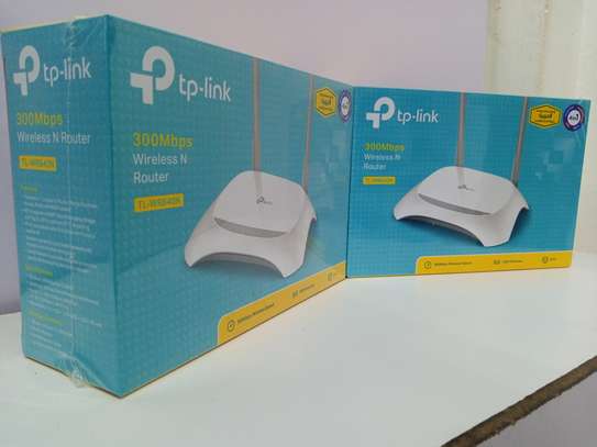 TP Link White wireless router image 1