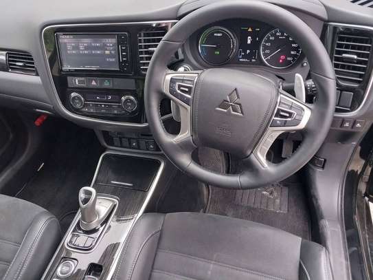 Mitsubishi Outlander Plug in Hybrid image 3
