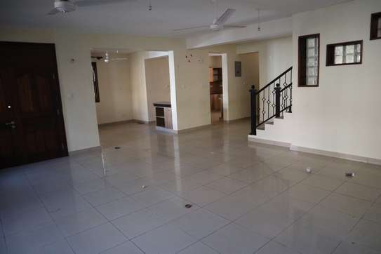 5 Bed House with Swimming Pool in Nyali Area image 18