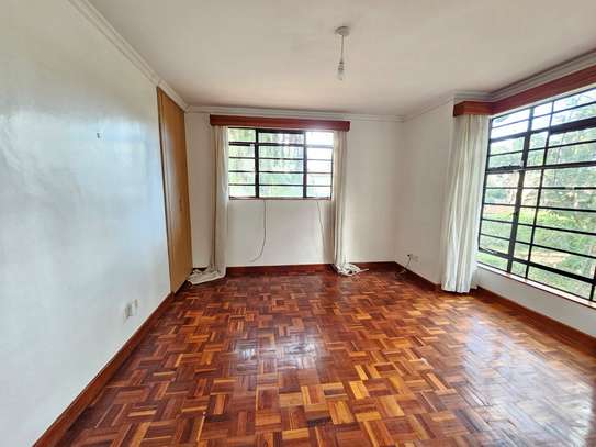 4 Bed House with En Suite in Rosslyn image 14