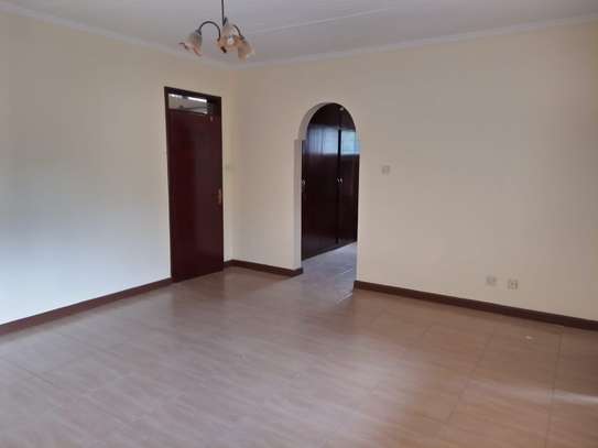 5 Bed House with En Suite at Riverside Drive image 15