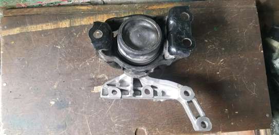 Nissan March/Note Engine Mounting. image 1