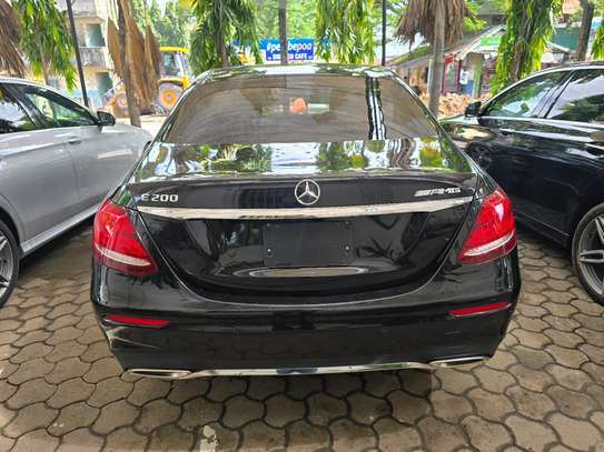 MERCEDES-BENZ E200 image 2