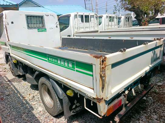 Mitsubishi  canter image 2
