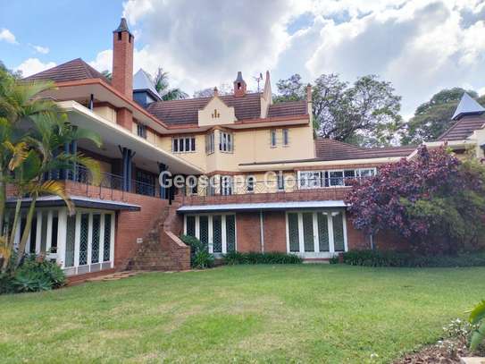 6 Bed House with En Suite at Nairobi image 2