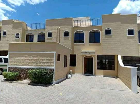 4bedroom plus dsq townhouse for sale in Athi River image 3