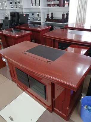 Executive and super spacious office desks image 6