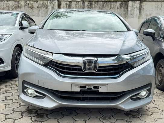 Honda fit Shuttle Hybrid image 1