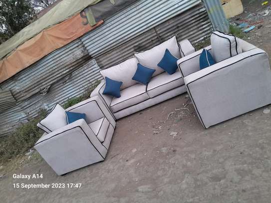 Simple affordable and quality modern five seater image 2