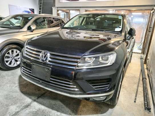 Volkswagen Touareg metallic black image 8