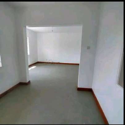 3 Bedrooms Apartment to let Nyayo Estate Embakasi image 2