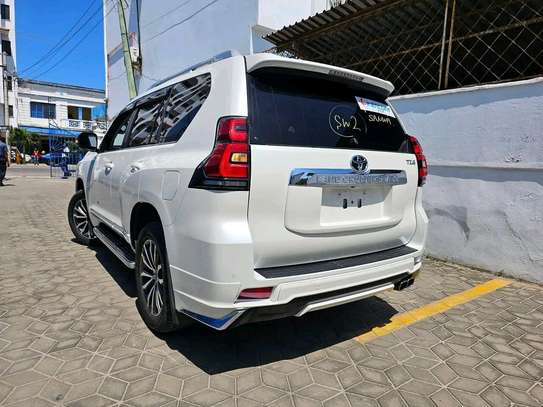 Toyota Land cruiser Prado TZG white 2017 image 8