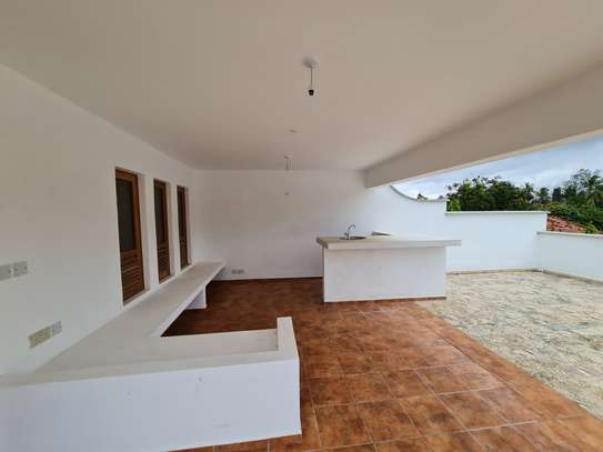 4 Bed Villa with En Suite in Nyali Area image 16