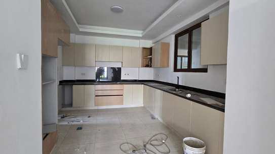 3 Bed Apartment with En Suite in Parklands image 18