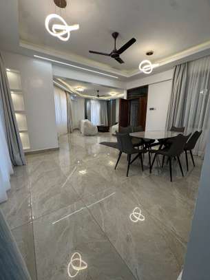 Serviced 2 Bed Apartment with En Suite at 1St Avanue image 8