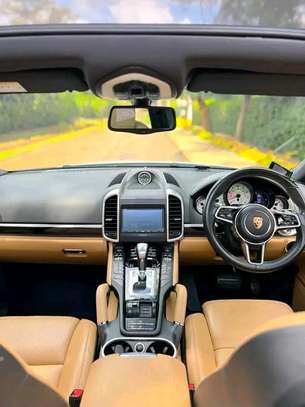 2016 Porsche Cayenne petrol image 9