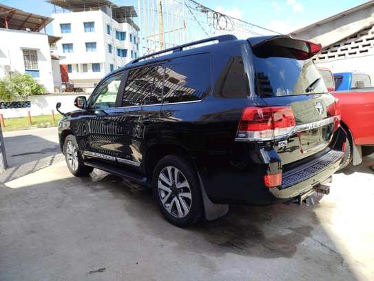 Toyota Land cruiser ZX V8 Black 2017 image 9