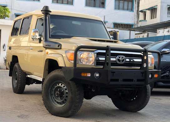Toyota Land Rover image 5