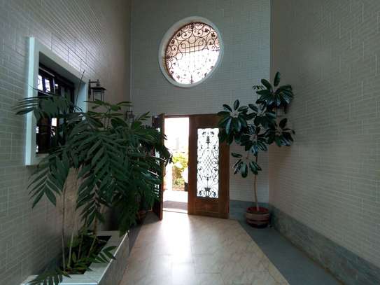 Serviced 2 Bed Apartment with En Suite at Nyari Central image 17