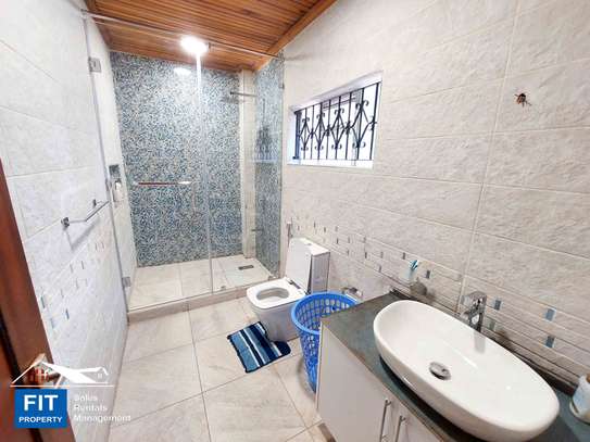 4 Bed House with En Suite in Brookside image 3