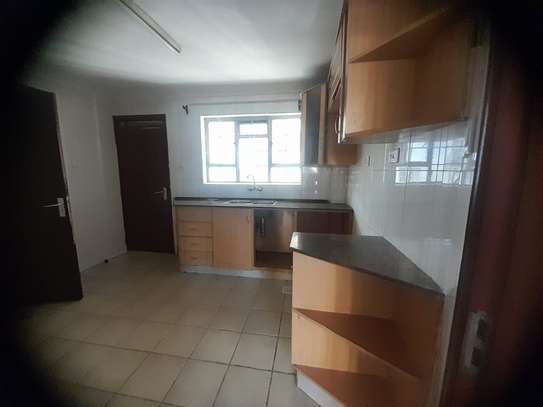 3 bedroom apartment all ensuite with Dsq image 10