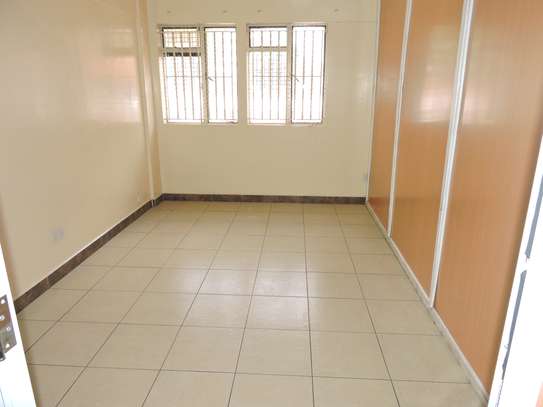 800 ft² Warehouse with Service Charge Included at Fig Tree image 7