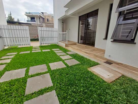 7 Bed Villa with En Suite in Runda image 4
