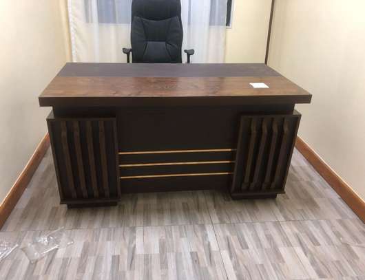 Executive Desks : 1.4 Meters Modern Executive Office Desk image 7
