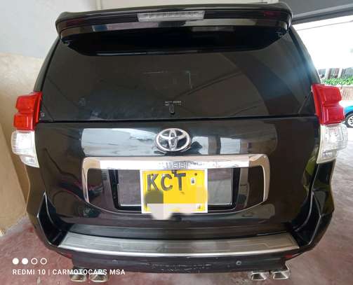 Toyota Prado Petrol image 9