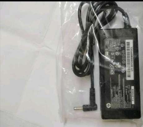 Hp blue pin 65w laptop charger image 1