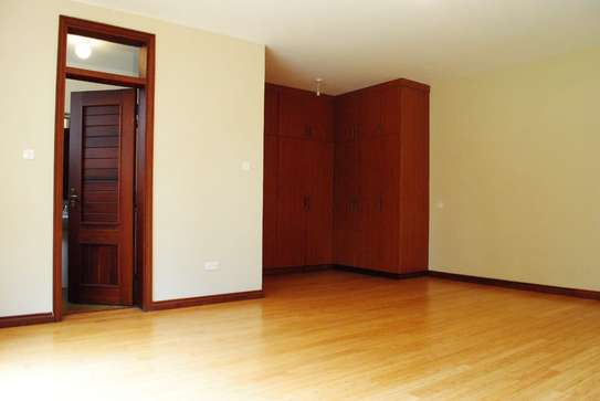 4 Bed Apartment with En Suite in Riverside image 11