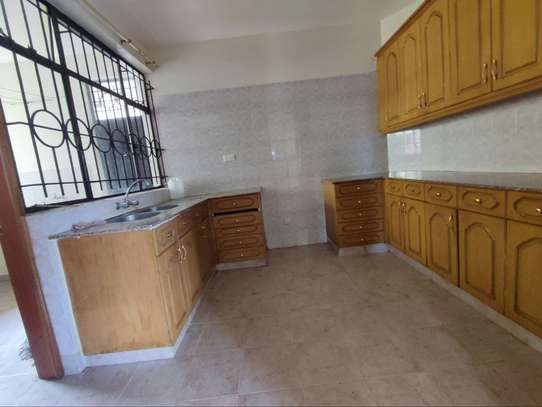 3 Bed Apartment with En Suite in Kilimani image 5