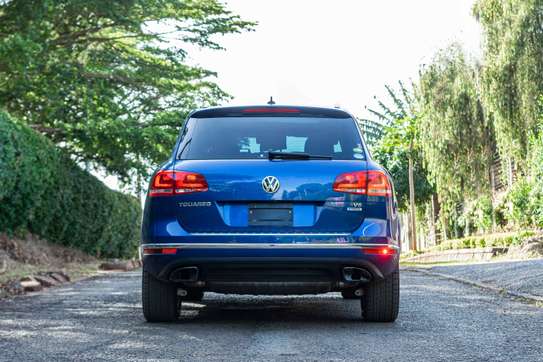 2016 Volkswagen Touareg Blue image 6
