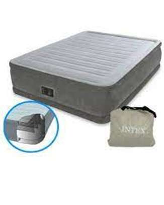 INTEX / Deluxe Pillow Rest Queen inflatable bed 5*6 image 1