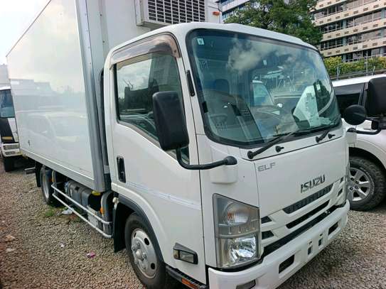 ISUZU NPR85 freezer image 2
