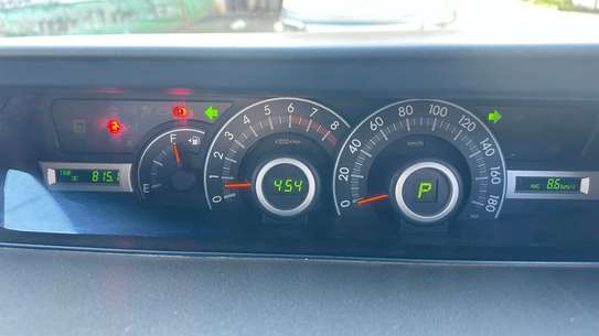 Toyota voxy KCK image 2