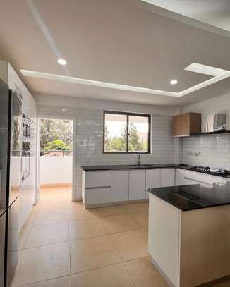 4 Bed Apartment with En Suite at Hatheru Road image 5