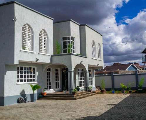 4 bedrooms all en-suite flat-roof maisonettes with SQ image 9