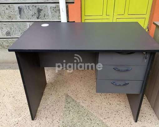 Modern office desk and chair image 8