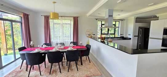 4 Bed Villa with En Suite at Five-Star Paradise image 8