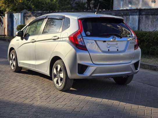 Honda Fit hybrid Silver 2017 2wd image 2